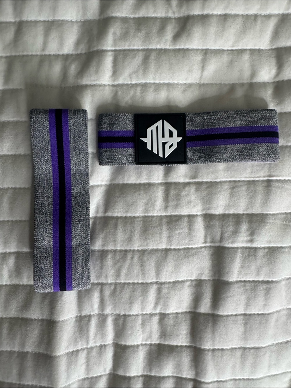 BREEDWELL Performance Elastic Arm Bands in Purple and Gray - Picture 5 of 5